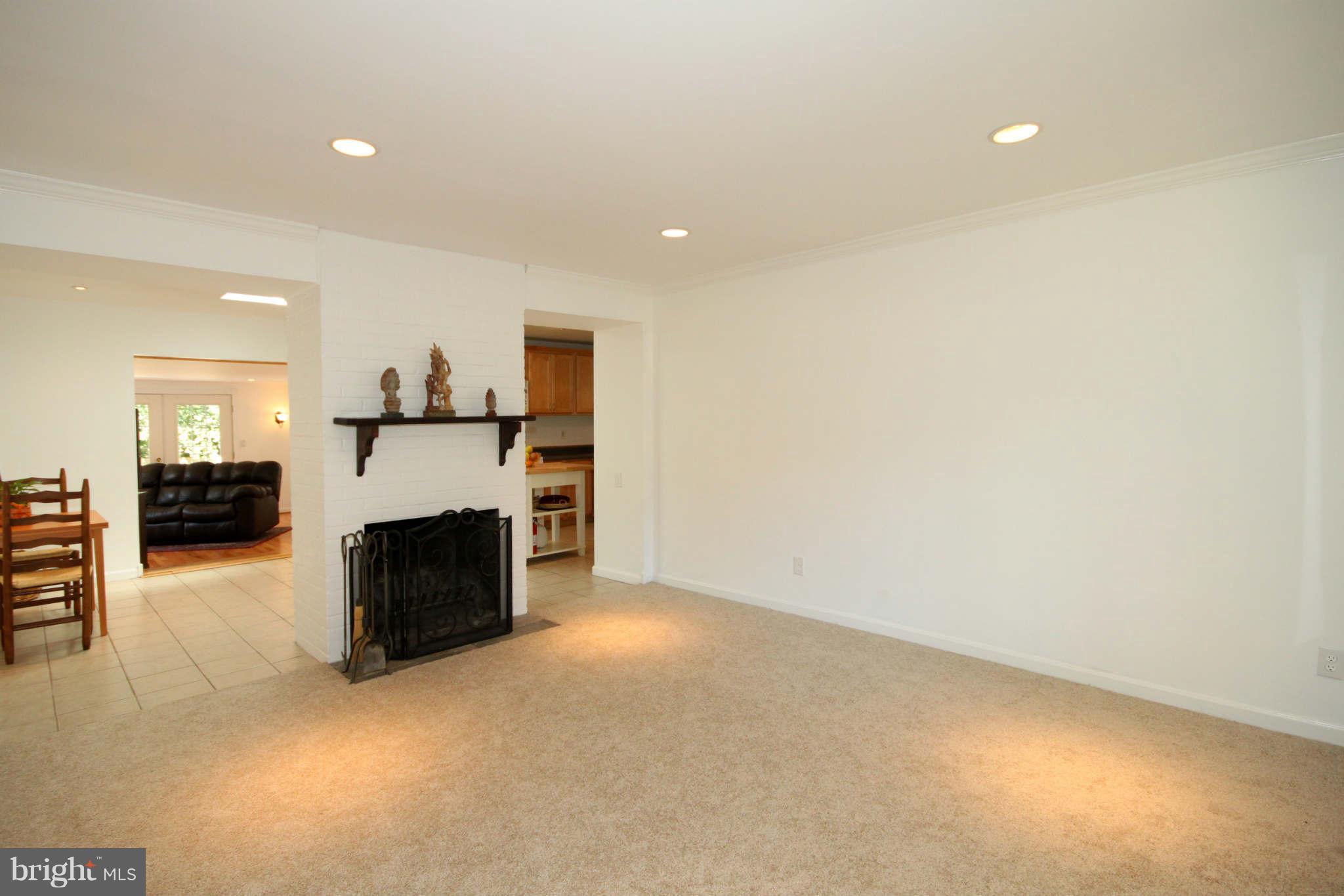 7305 Gary Street Springfield, VA 22150 - Photo 4 of 30 Living Room