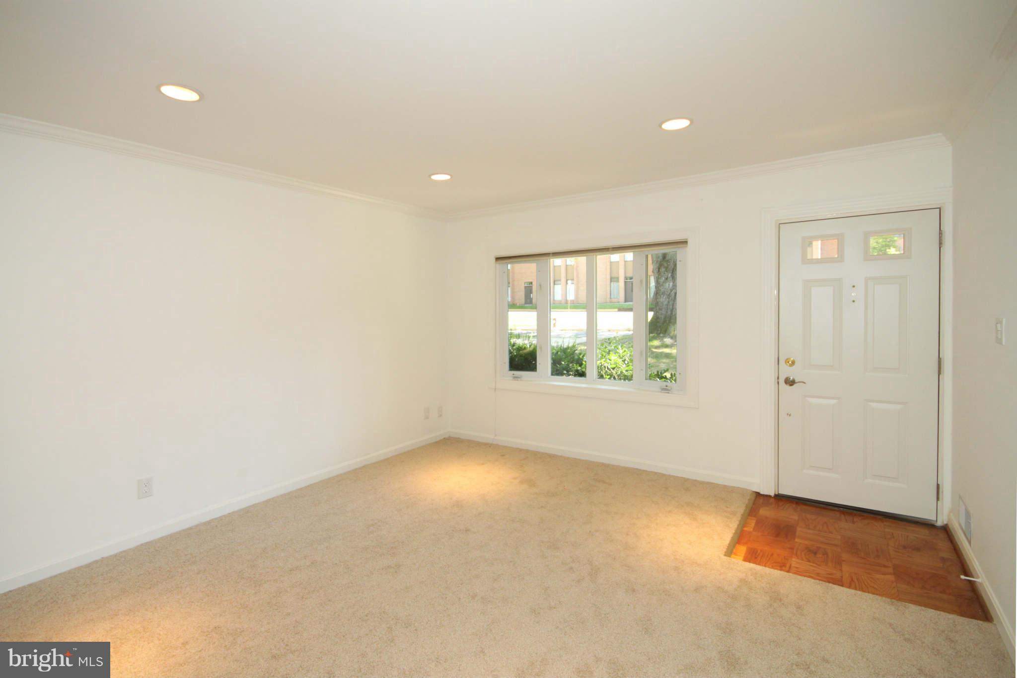 7305 Gary Street Springfield, VA 22150 - Photo 5 of 30 Living Room