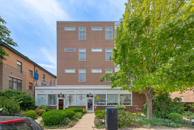 $299,900 | 915 South Oak Park Avenue, Unit 1B, Oak Park, IL 60304