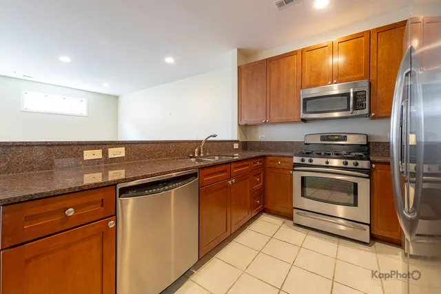 $299,900 | 915 South Oak Park Avenue, Unit 1B, Oak Park, IL 60304