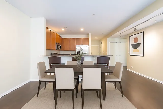 $299,900 | 915 South Oak Park Avenue, Unit 1B, Oak Park, IL 60304