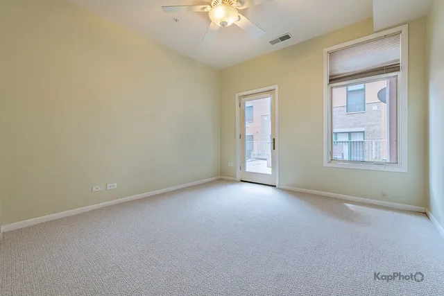 $299,900 | 915 South Oak Park Avenue, Unit 1B, Oak Park, IL 60304