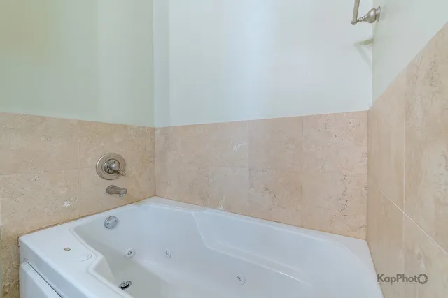 $299,900 | 915 South Oak Park Avenue, Unit 1B, Oak Park, IL 60304