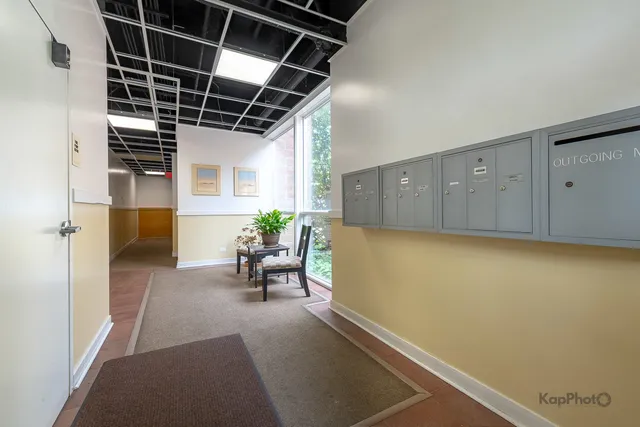 $299,900 | 915 South Oak Park Avenue, Unit 1B, Oak Park, IL 60304