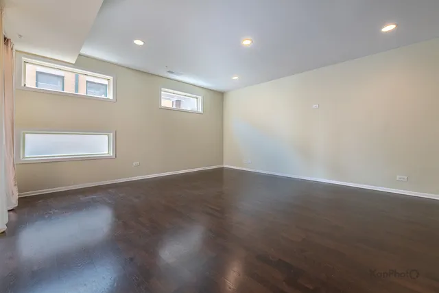 $299,900 | 915 South Oak Park Avenue, Unit 1B, Oak Park, IL 60304