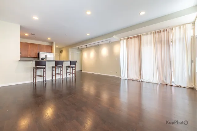 $299,900 | 915 South Oak Park Avenue, Unit 1B, Oak Park, IL 60304