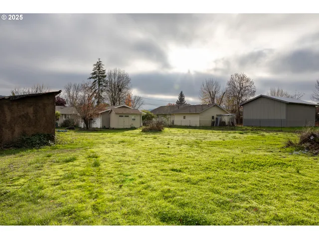 $199,000 | 301 Northwest Midway Street, Winston, OR 97496