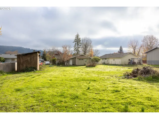 $199,000 | 301 Northwest Midway Street, Winston, OR 97496