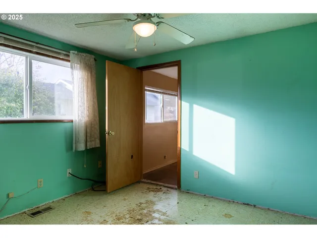 $199,000 | 301 Northwest Midway Street, Winston, OR 97496