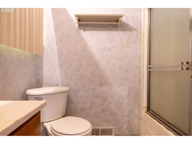 $199,000 | 301 Northwest Midway Street, Winston, OR 97496