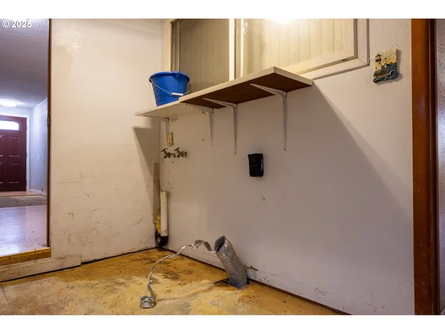 $199,000 | 301 Northwest Midway Street, Winston, OR 97496