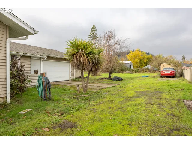 $199,000 | 301 Northwest Midway Street, Winston, OR 97496