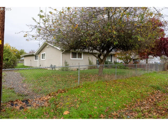 $199,000 | 301 Northwest Midway Street, Winston, OR 97496
