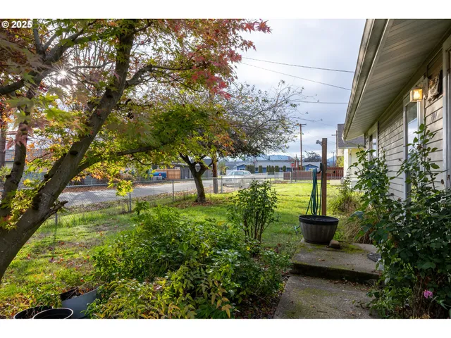 $199,000 | 301 Northwest Midway Street, Winston, OR 97496