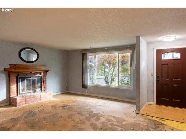 $199,000 | 301 Northwest Midway Street, Winston, OR 97496