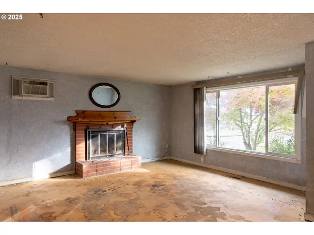 $199,000 | 301 Northwest Midway Street, Winston, OR 97496