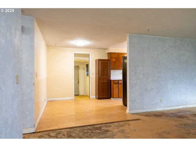 $199,000 | 301 Northwest Midway Street, Winston, OR 97496