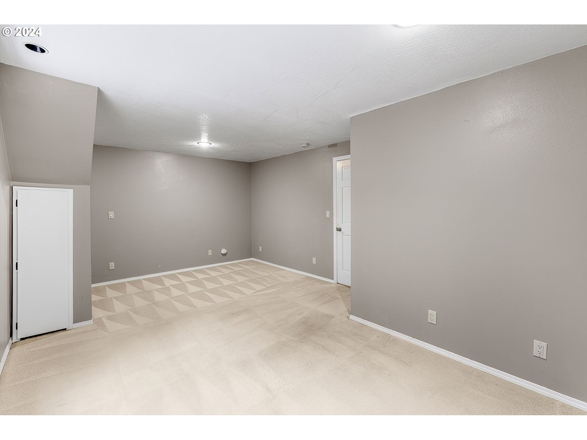 244 Ross Road Kelso, WA 98626 - Photo 26 of 35 Bedroom