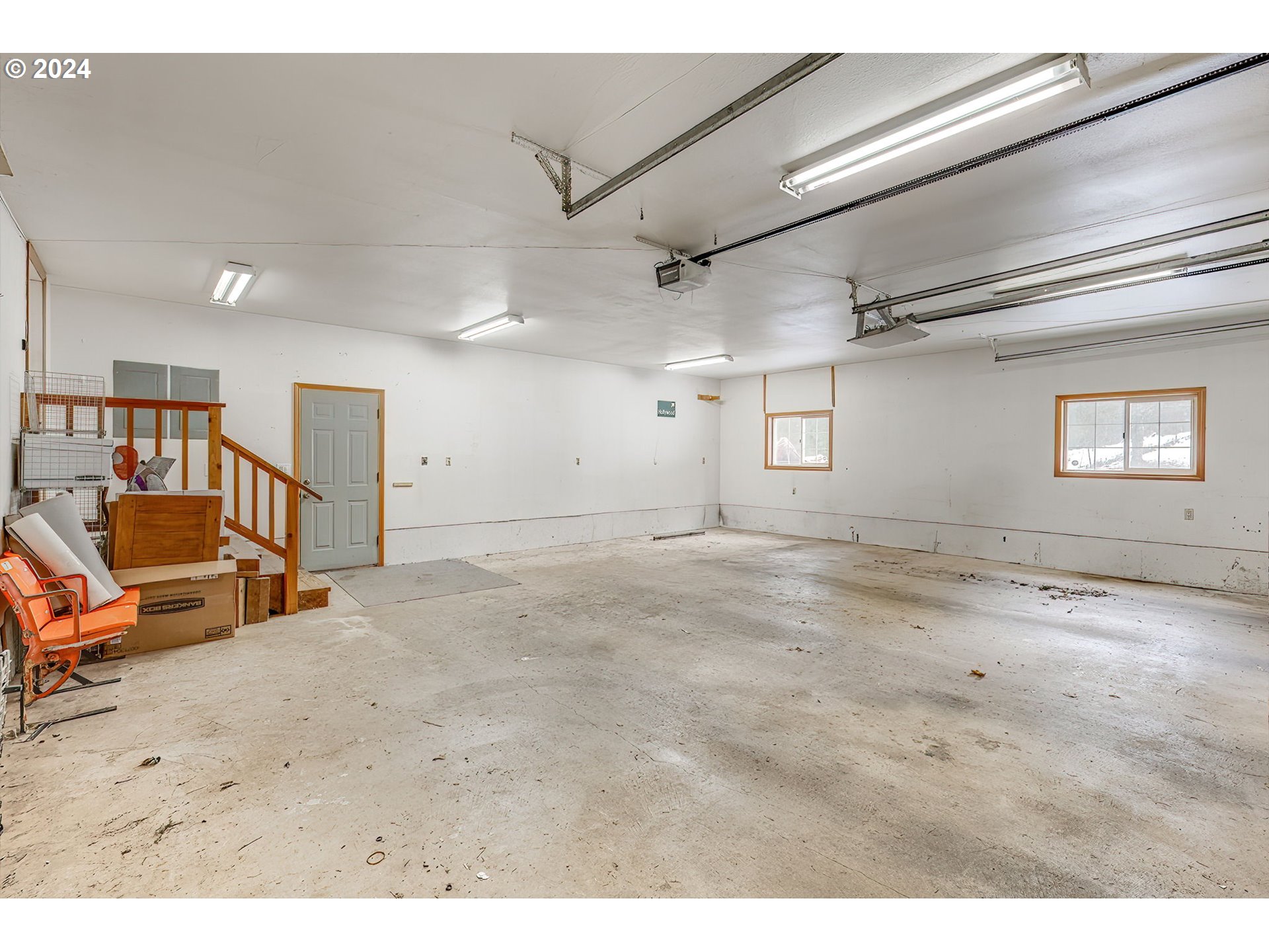 244 Ross Road Kelso, WA 98626 - Photo 28 of 35 Garage