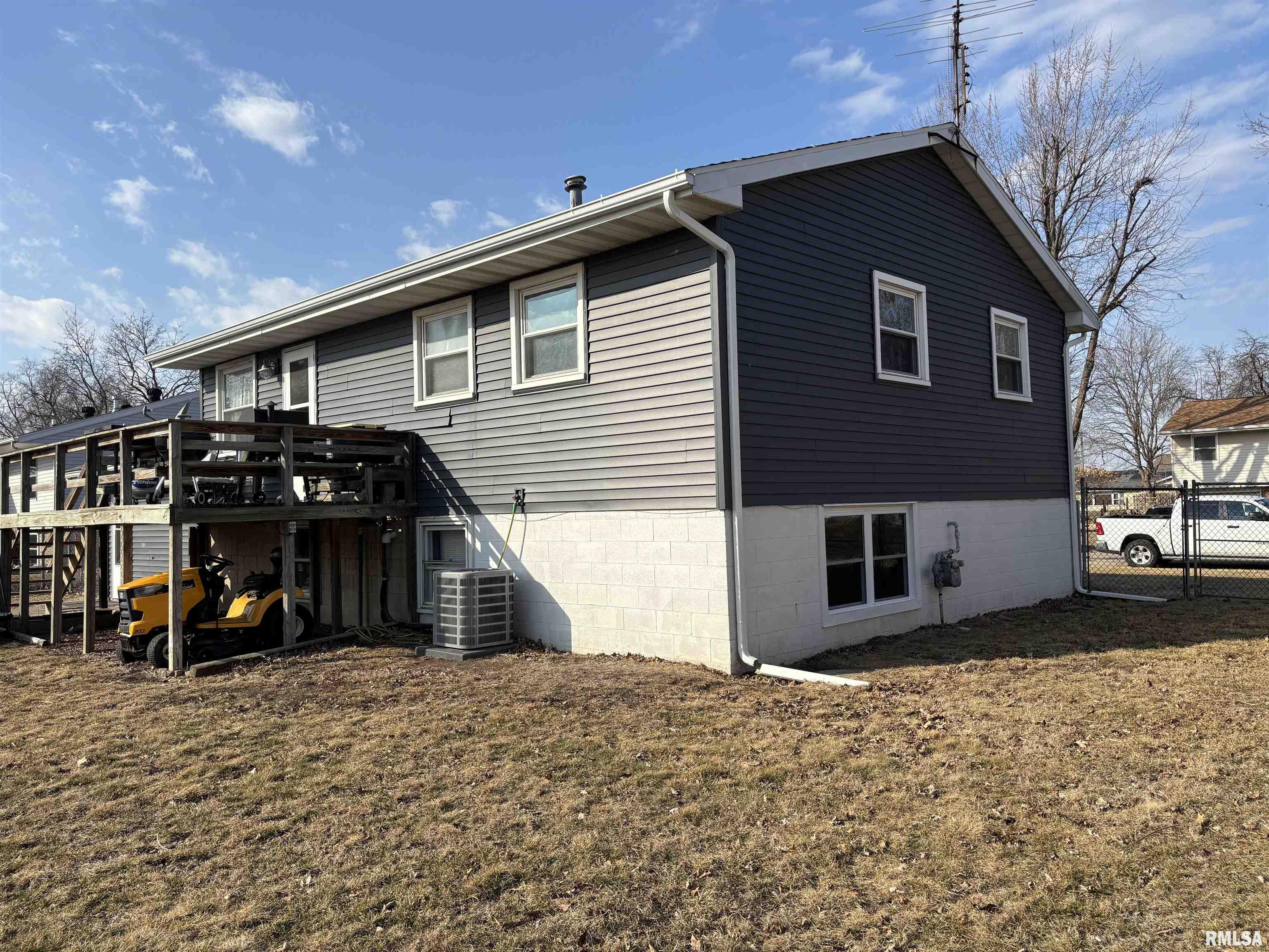 1418 Wheeler Lane Canton, IL 61520 - Photo 5 of 46