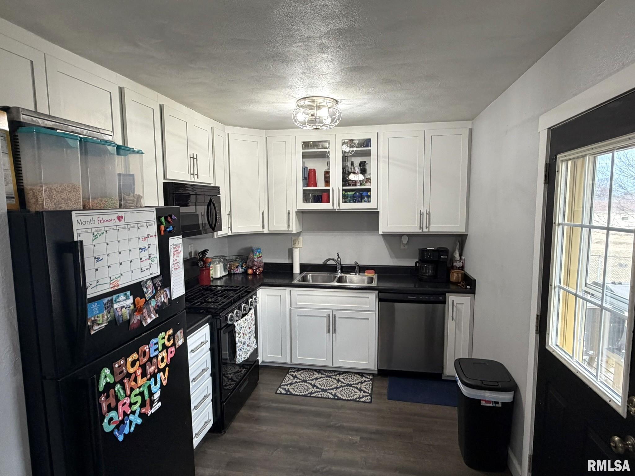 1418 Wheeler Lane Canton, IL 61520 - Photo 7 of 46