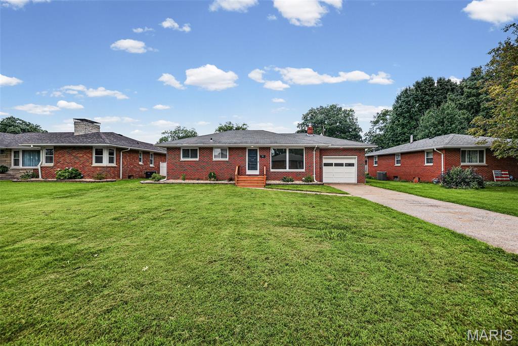 722 Berry Road Wood River, IL 62095 - Photo 1 of 30 Gallery Image 1