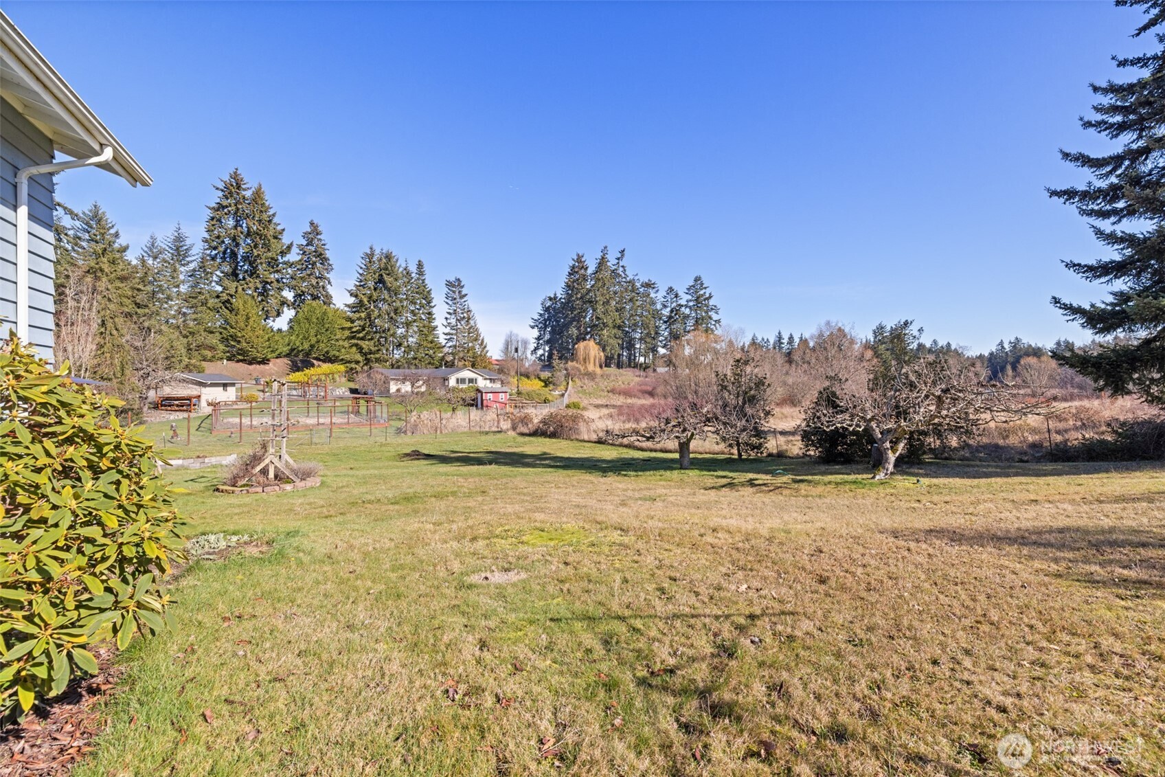 200 Lake Farm Road Port Angeles, WA 98362 - Photo 14 of 40 a view of an ocean and beach