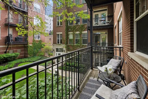 $459,000 | 303 West Scott Street, Unit 402, Chicago, IL 60610