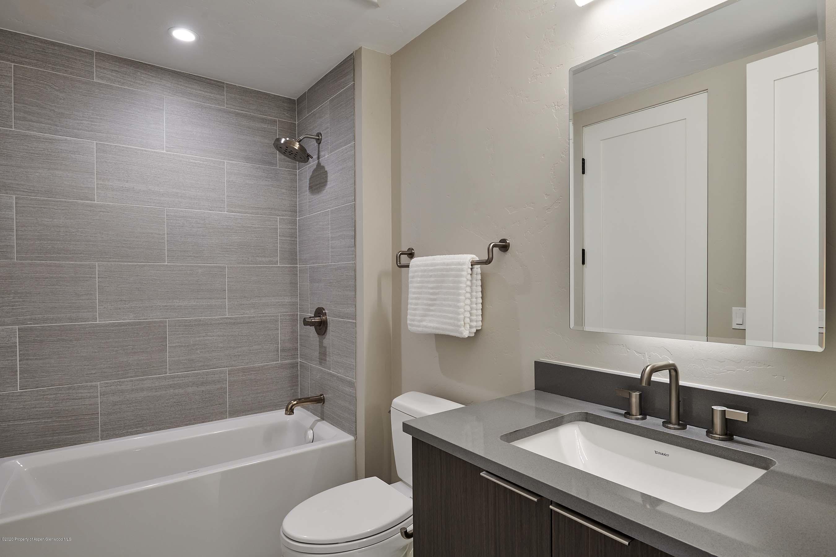 246 Overlook Ridge Carbondale, CO 81623 - Photo 32 of 41 Guest bath with tub.