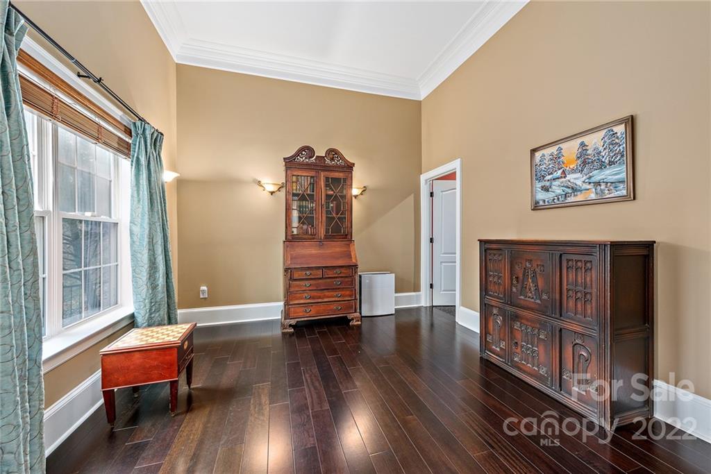 15501 Eagleview Drive Charlotte, NC 28278 - Photo 20 of 40 a view of a livingroom with furniture and wooden floor