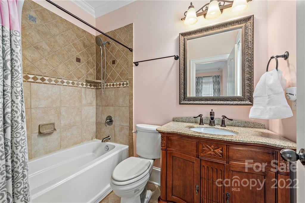 15501 Eagleview Drive Charlotte, NC 28278 - Photo 28 of 40 a bathroom with a toilet a sink and bathtub