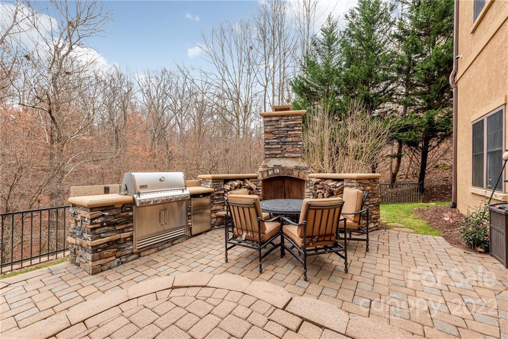 15501 Eagleview Drive Charlotte, NC 28278 - Photo 38 of 40 a view of a patio with table and chairs and potted plants