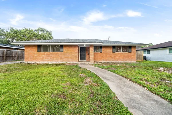 $2,295 | 445 Montclair Drive, Corpus Christi, TX 78412