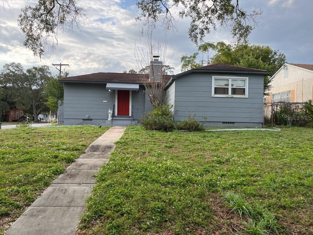 1902 West Aileen Street Tampa, FL 33607 - Photo 1 of 1 a view of a house with garden