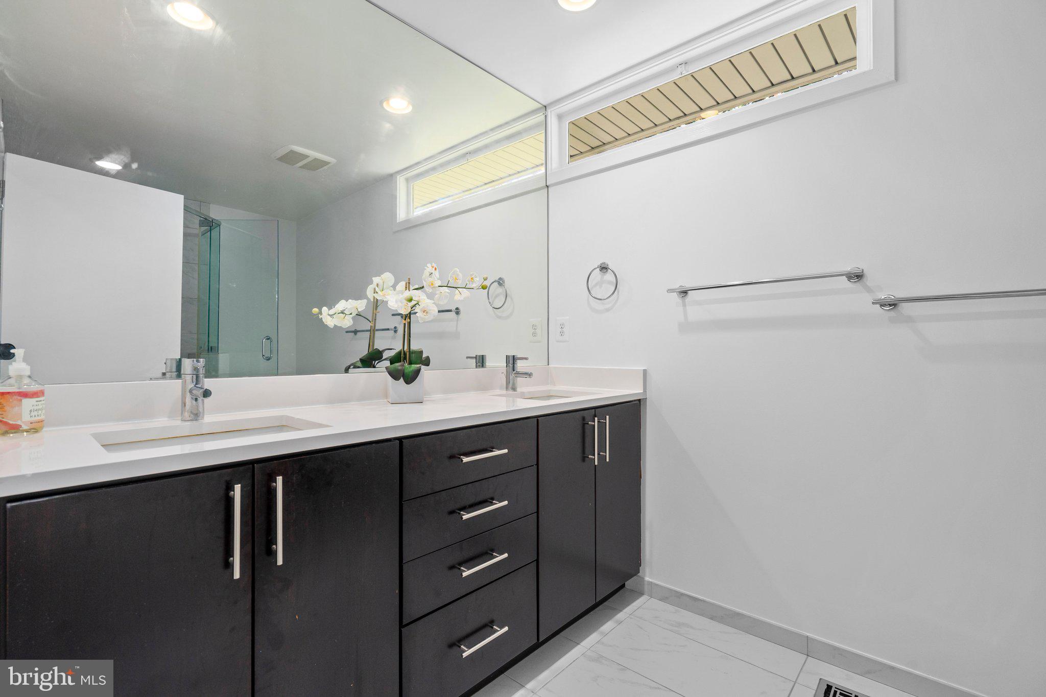 1042 Delf Drive McLean, VA 22101 - Photo 17 of 29 primary bath