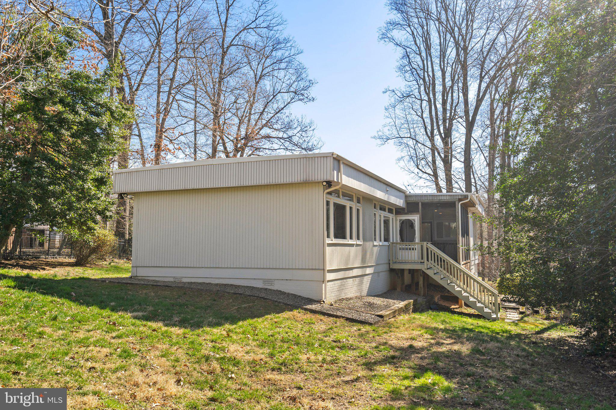 1042 Delf Drive McLean, VA 22101 - Photo 24 of 29 back yard space