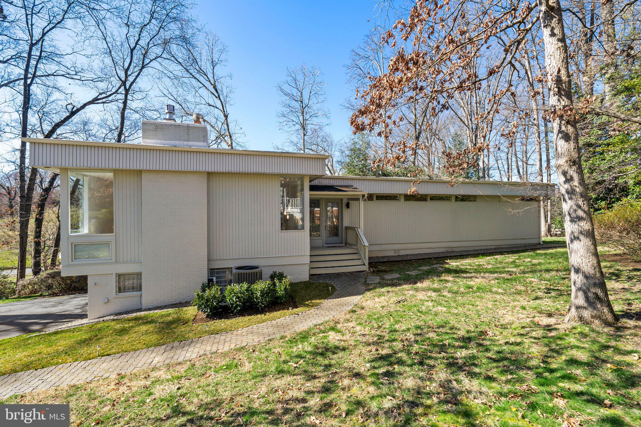 1042 Delf Drive McLean, VA 22101 - Photo 25 of 29 back yard