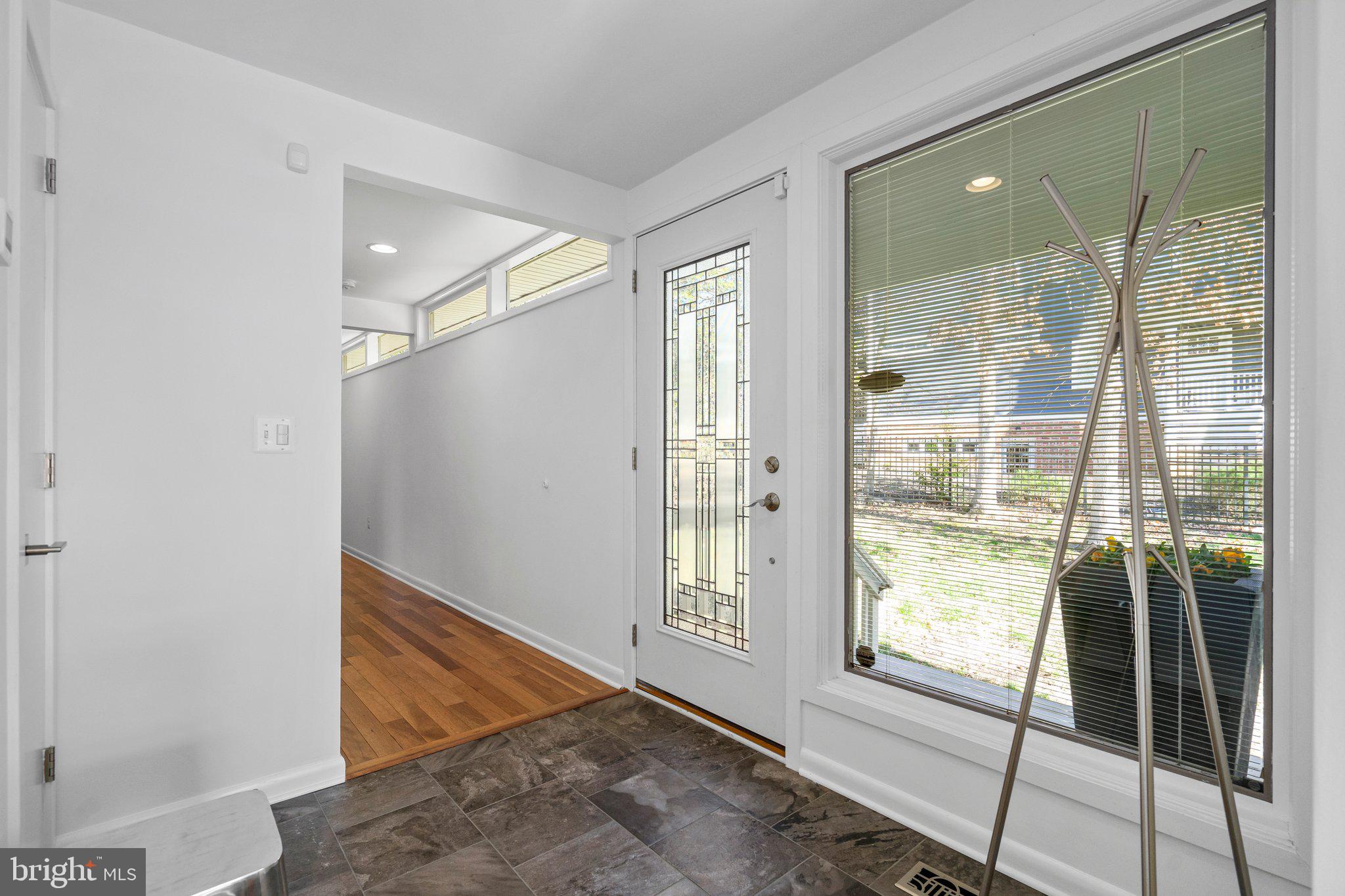 1042 Delf Drive McLean, VA 22101 - Photo 3 of 29 Entry hall