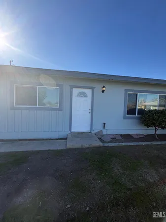 a view of back yard of the house