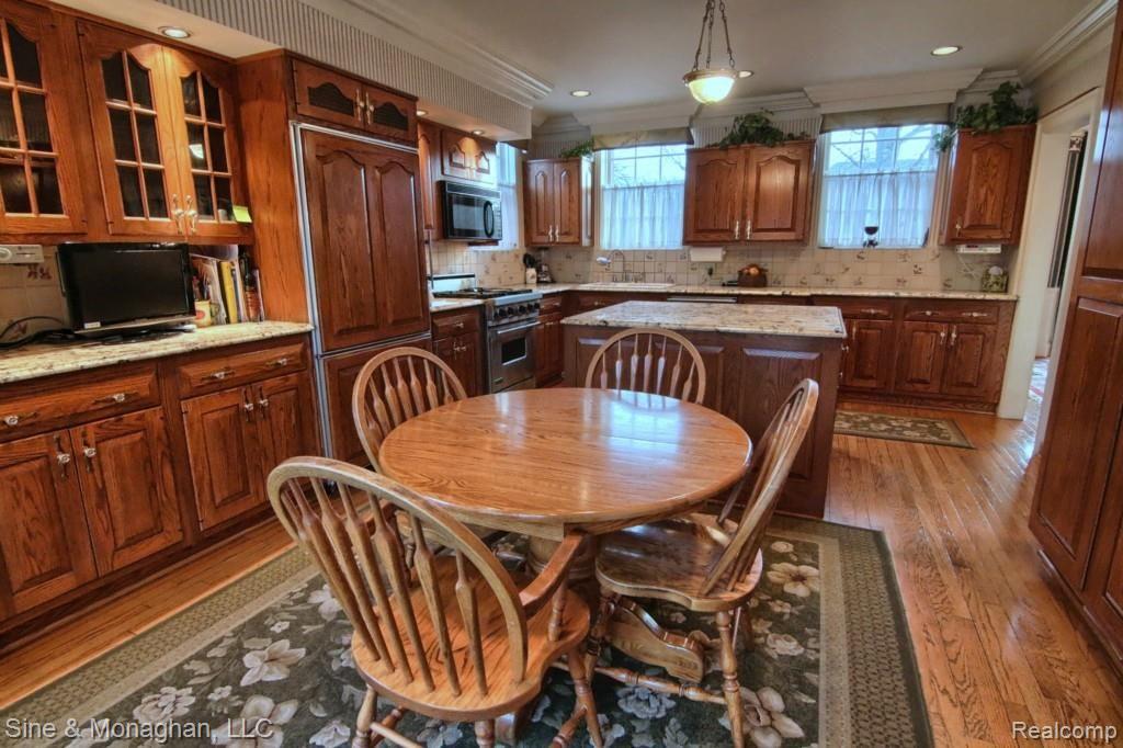 44 Hampton Road Grosse Pointe, MI 48236 - Photo 5 of 33 Kitchen.jpg