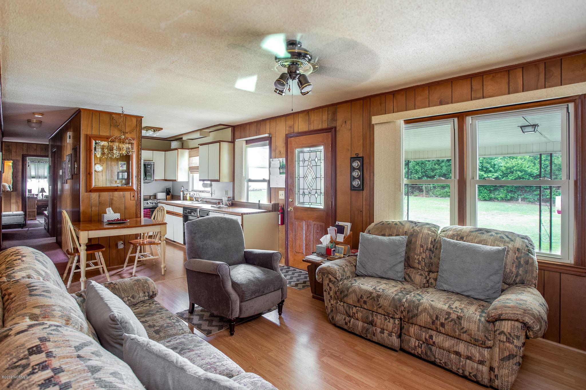 225 2 Chopt Road Wilmington, NC 28405 - Photo 13 of 23 15LivingRoom
