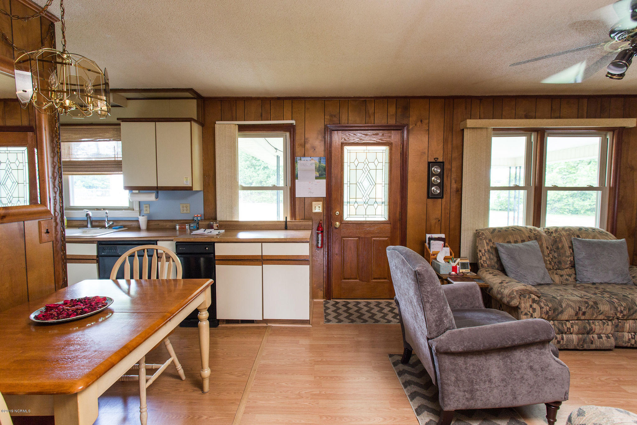 225 2 Chopt Road Wilmington, NC 28405 - Photo 7 of 23 9LivingRoom
