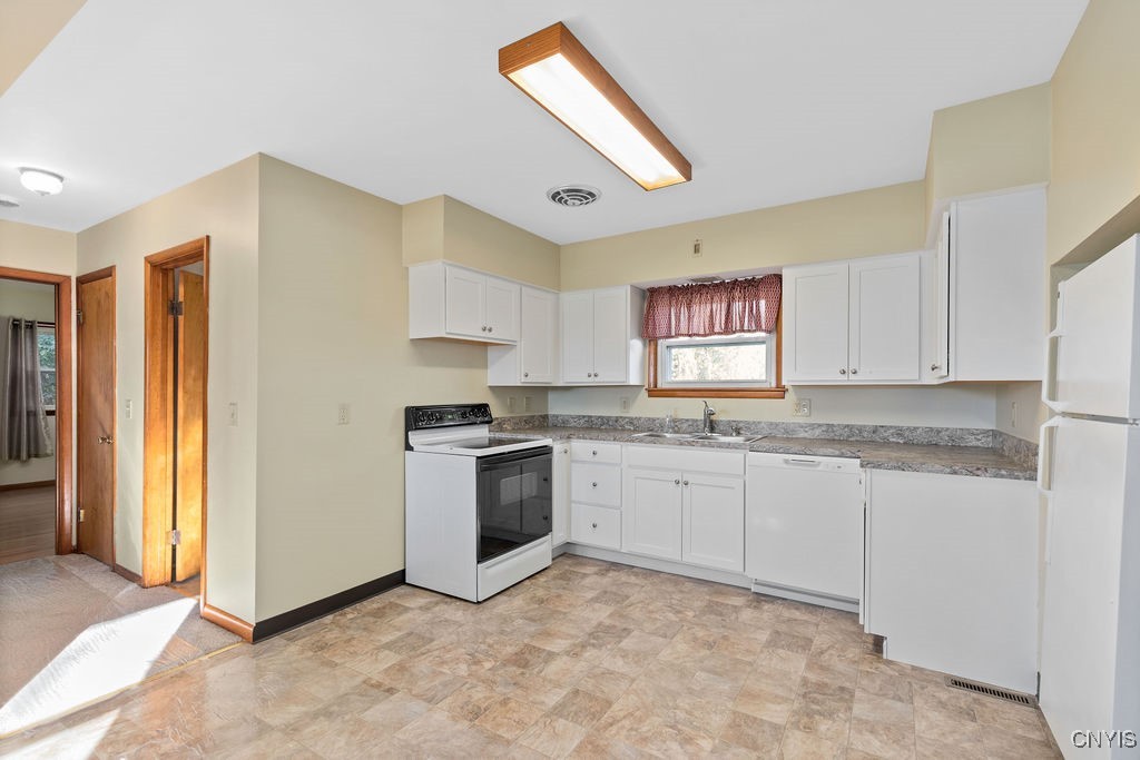 4799 Buckley Road Clay, NY 13090 - Photo 8 of 36