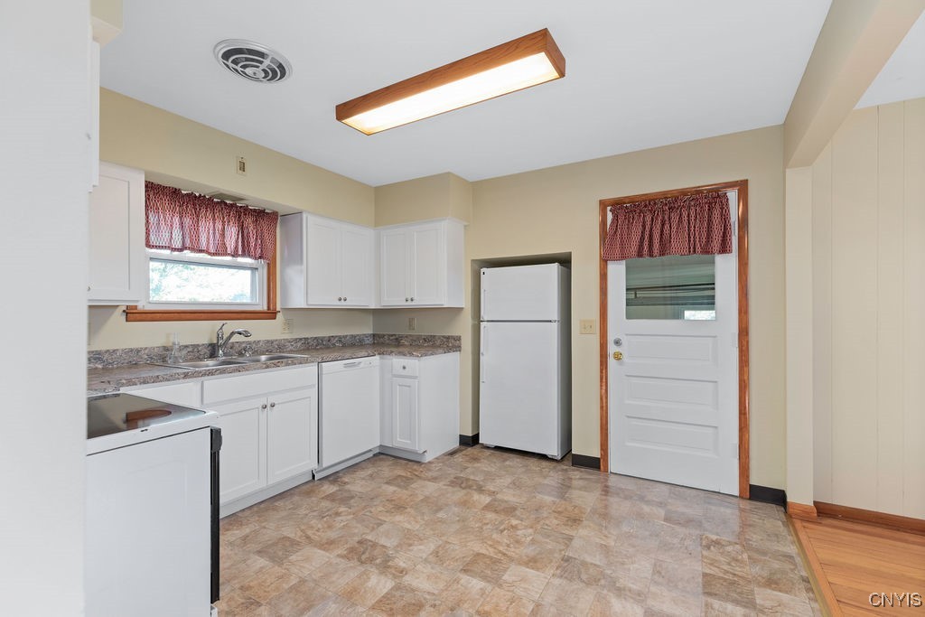 4799 Buckley Road Clay, NY 13090 - Photo 9 of 36