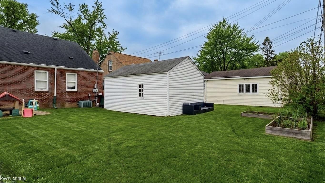 1120 Vernier Road Grosse Pointe Woods, MI 48236 - Photo 30 of 32