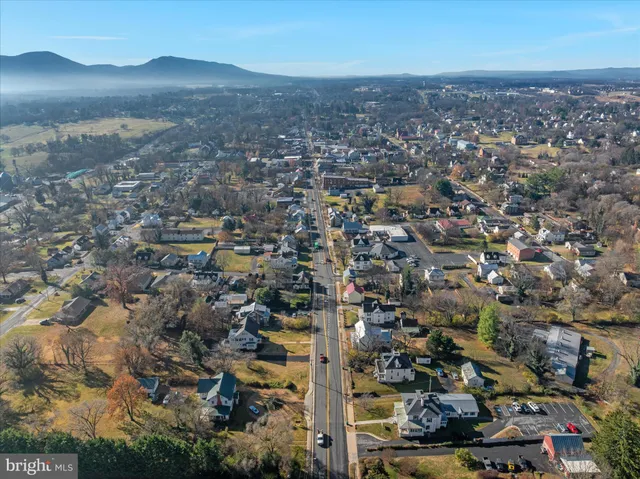 $949,900 | 422 North Main Street, Woodstock, VA 22664