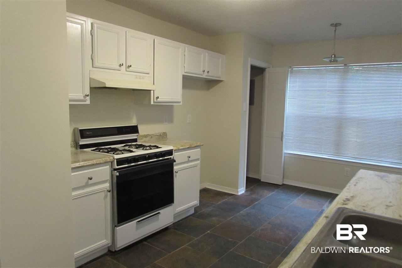 6300 Summer Pl Drive East Mobile, AL 36618 - Photo 12 of 22 Kitchen
