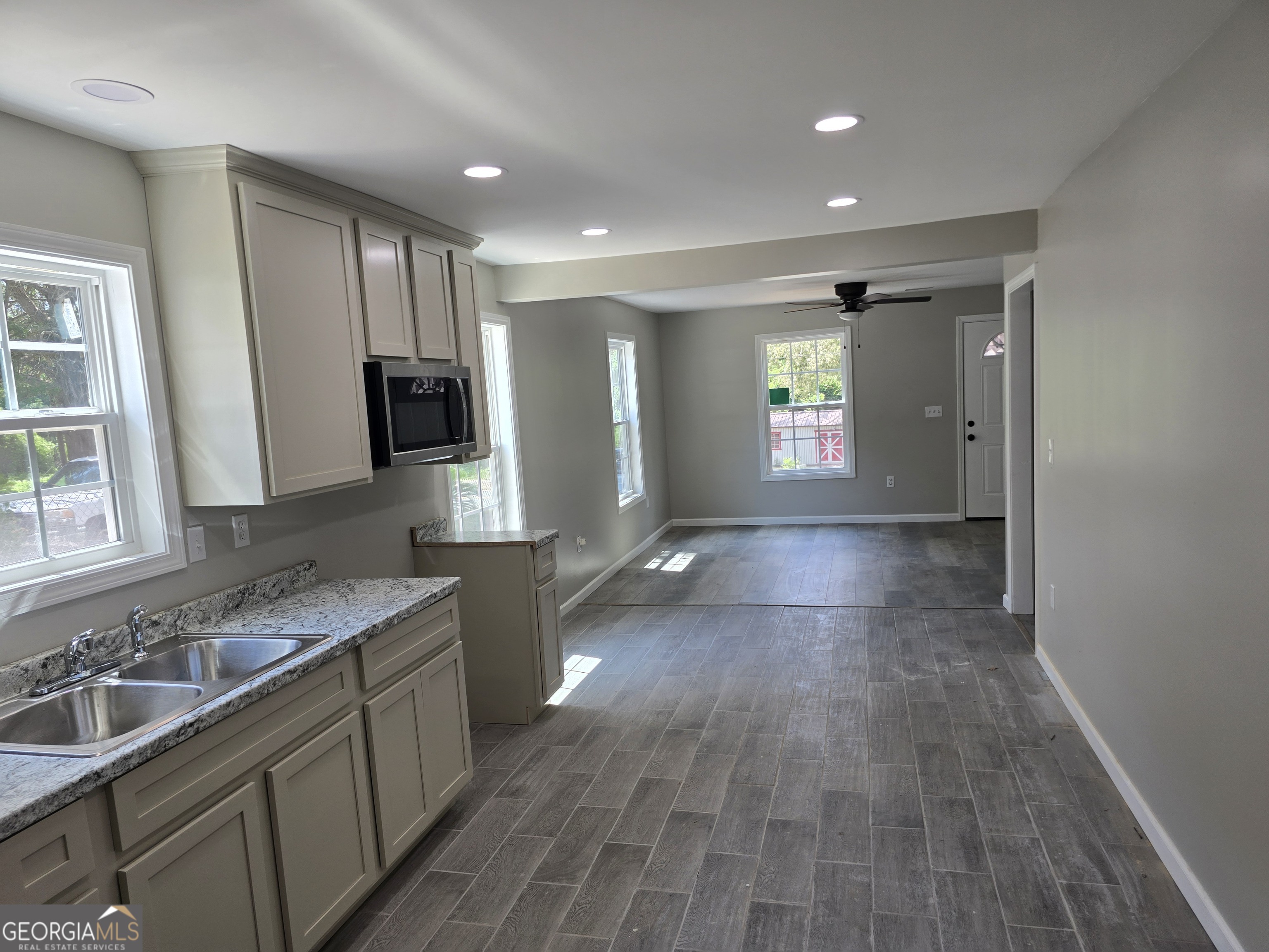 305 Smith Street Dublin, GA 31021 - Photo 7 of 20