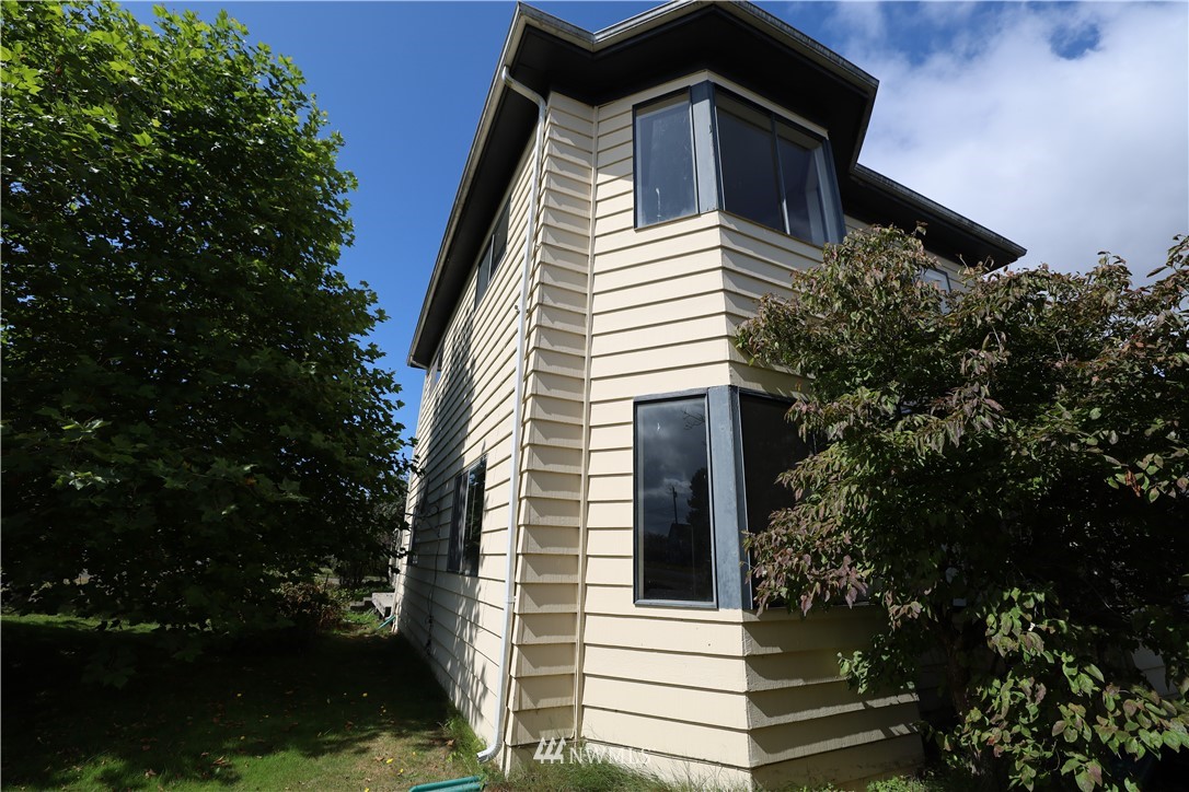 832 4th Street Cosmopolis, WA 98537 - Photo 3 of 36 Gallery Image 3