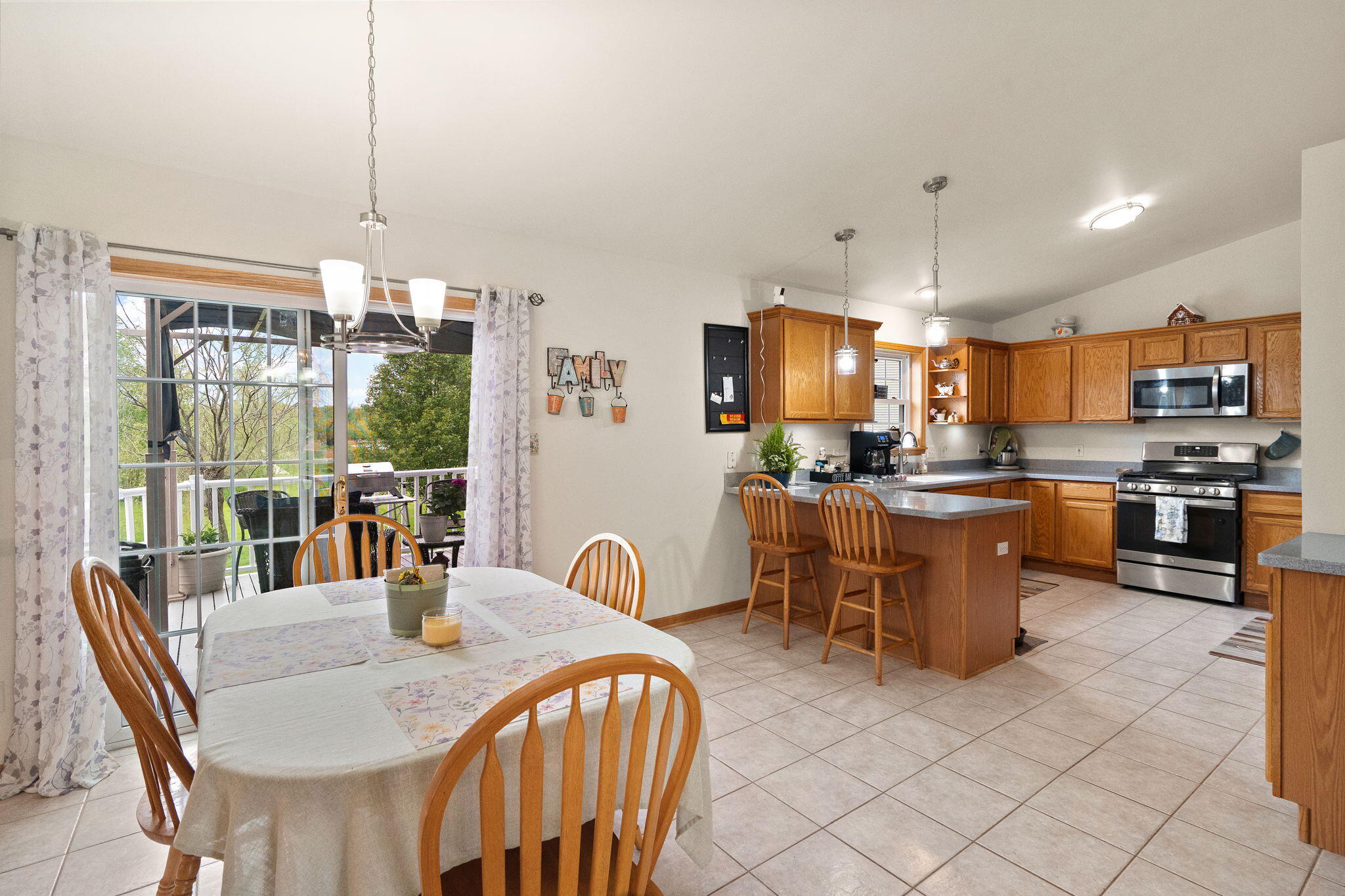 8262 Heron Lake Road St. John, IN 46373 - Photo 11 of 51 2048x1365